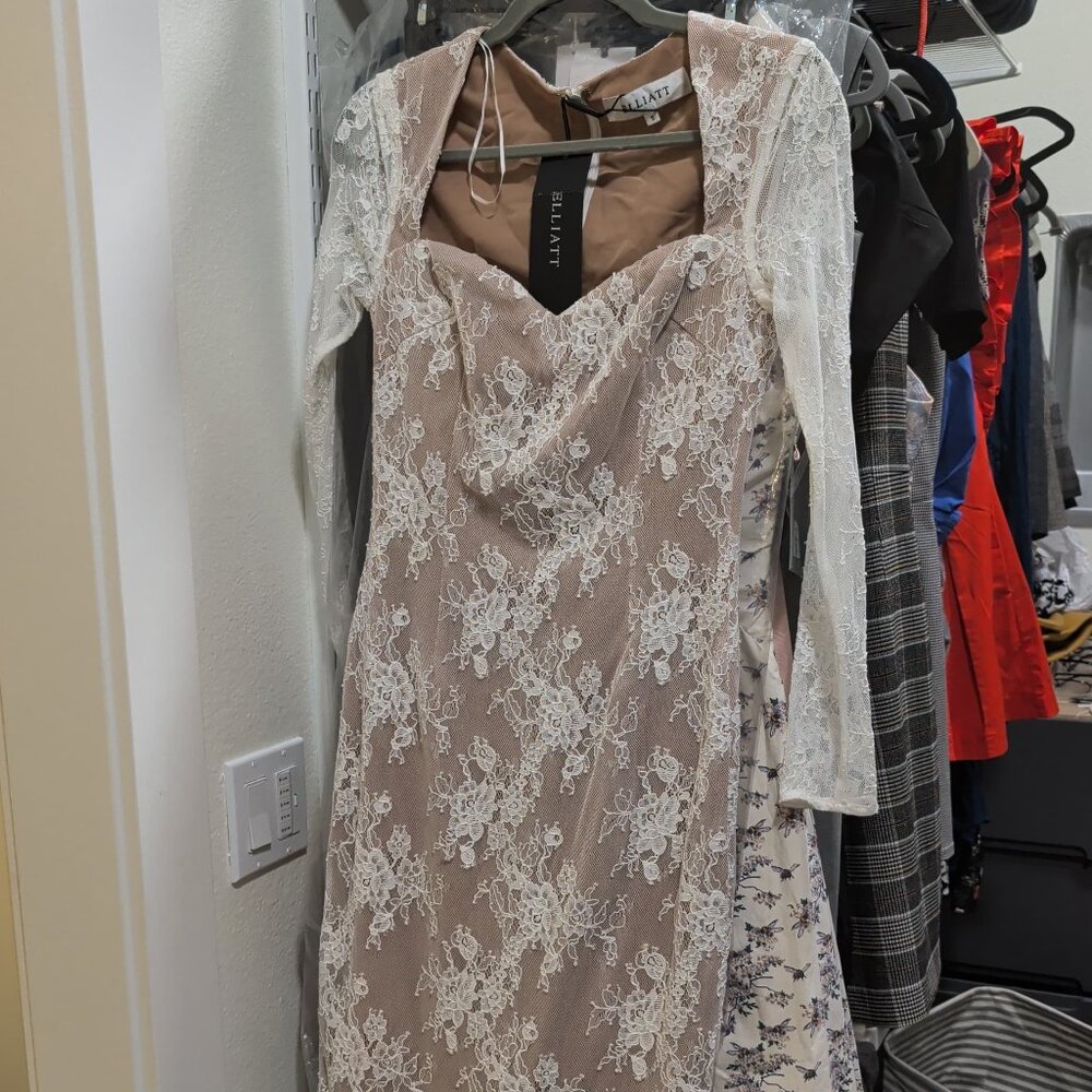 Elliatt Bottlebrush White Lace Long Sleeve Dress NWT